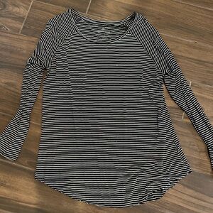 American Eagle black and White Striped distressed long sleeve Women's Tee
